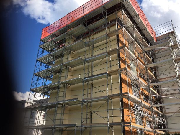 Referenz Fassaden Gerüst von einem Block